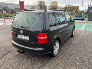 Volkswagen Touran foto 3