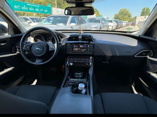 Jaguar XE foto 5