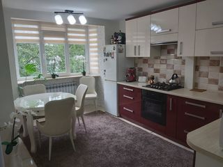 Se vinde apartament cu 3 odăi foto 5