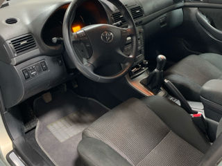 Toyota Avensis foto 3