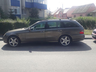 Mercedes E-Class foto 1