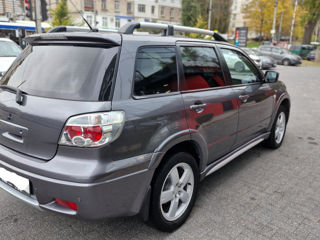 Mitsubishi Outlander foto 2