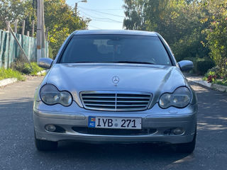 Mercedes C-Class foto 2