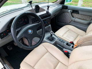 BMW 5 Series foto 14