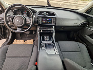 Jaguar XE foto 8