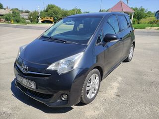 Toyota Verso-S foto 2