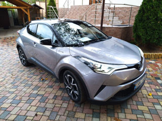 Toyota C-HR foto 1