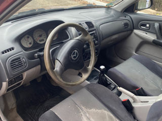 Mazda 323 foto 3