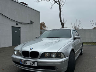 BMW 5 Series foto 3