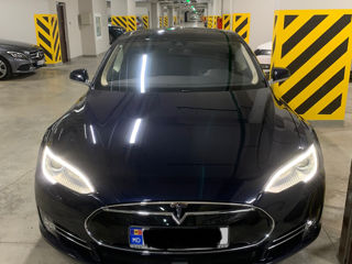 Tesla Model S foto 1