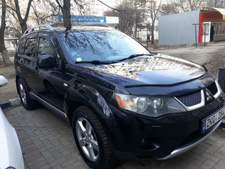 Mitsubishi Outlander foto 1