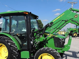 de vanzare tractor John Deere 5075E foto 3