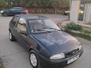 Ford Fiesta foto 1