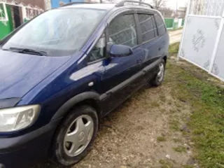 Opel Zafira foto 2