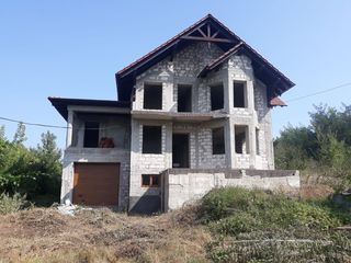 Casa nefinalizata Truseni vizavi de Nord Vest, foto 1