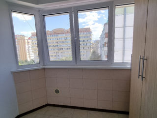 Apartament cu 2 camere, 74 m², Buiucani, Chișinău foto 3