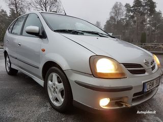 Nissan Almera Tino foto 2