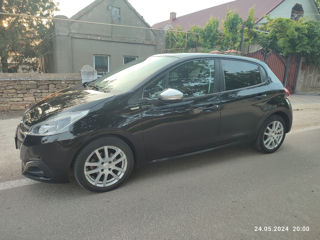 Peugeot 208 foto 5