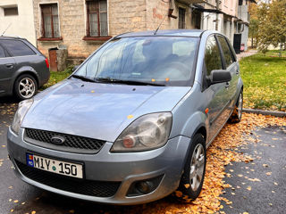 Ford Fiesta foto 2