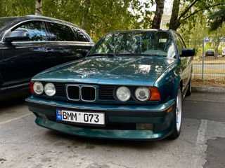 BMW 5 Series foto 1