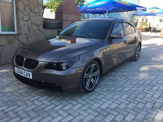 BMW 5 Series foto 2