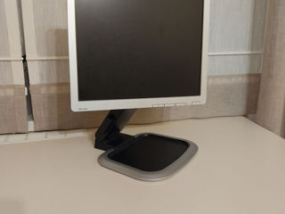 Se vând 2 monitoare, hp l1750 si lg flatron w1946 foto 6