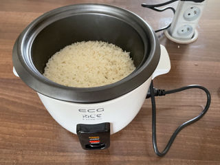 Fierbător de orez comod ECG 300W