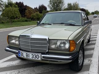 Mercedes Series (W123) фото 6