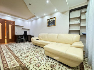 Apartament cu 2 camere, 72 m², Buiucani, Chișinău foto 2