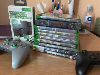 Продам Xbox 1 TB. 2 Джойстика, 10 дисков, кабель и аккум в комплекте foto 2