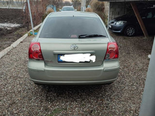 Toyota Avensis foto 6