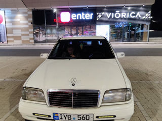 Mercedes C-Class foto 2