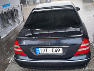 Mercedes E-Class foto 2