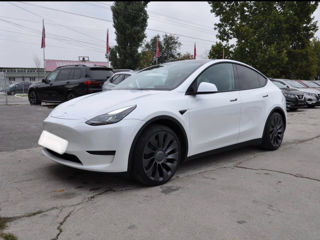 Tesla Model Y foto 2