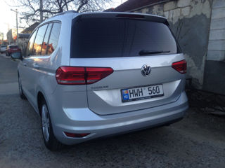 Volkswagen Touran foto 2