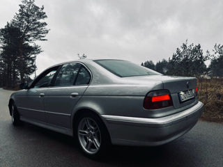 BMW 5 Series foto 2