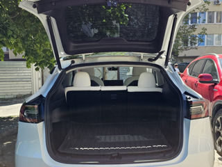 Tesla Model Y foto 3