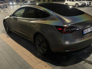 Tesla Model 3 foto 4