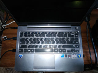 Рабочий ультрабук 14" с нерабочим экраном Samsung NP535U4C, 8 Gb RAM