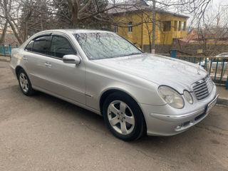 Mercedes E-Class foto 2