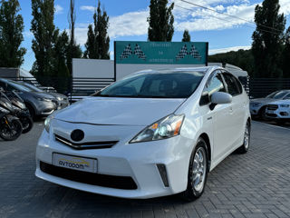 Toyota Prius v foto 1