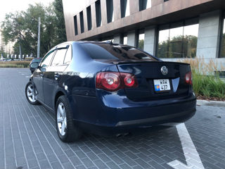 Volkswagen Jetta foto 4