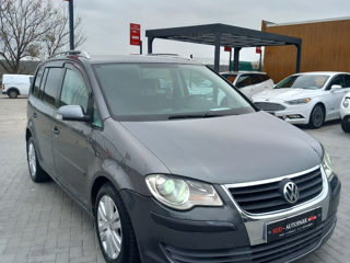 Volkswagen Touran foto 2