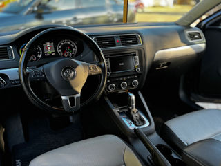 Volkswagen Jetta foto 4