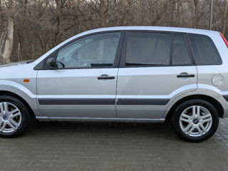 Ford Fusion foto 2