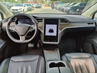 Tesla Model X foto 8