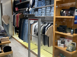 Se vinde magazin de haine in cc. Zity Mall фото 1