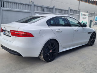 Jaguar XE foto 3