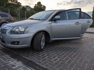 Toyota Avensis foto 2