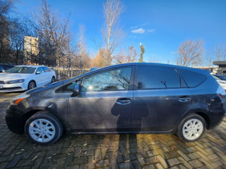 Toyota Prius v foto 3